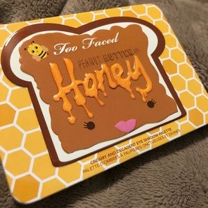 Too Faced Peanut Butter and Honey Palette